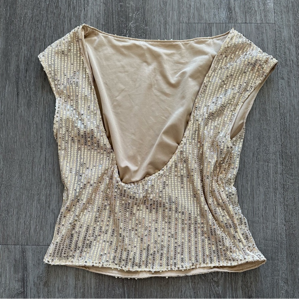 LIKE NEW Sequin Open Back Top - Picture 3 of 3